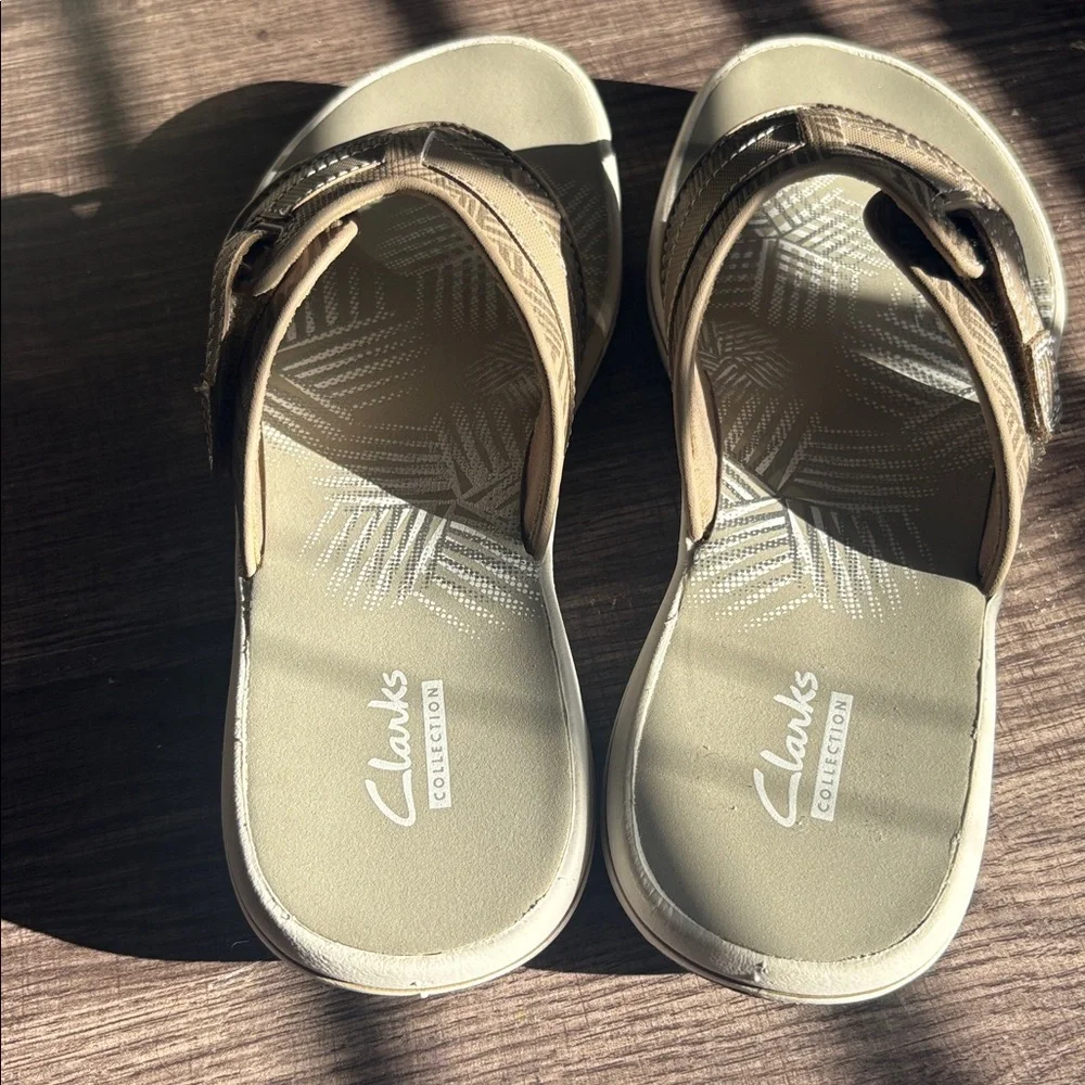 Clarks Kids Brown Flip Flops